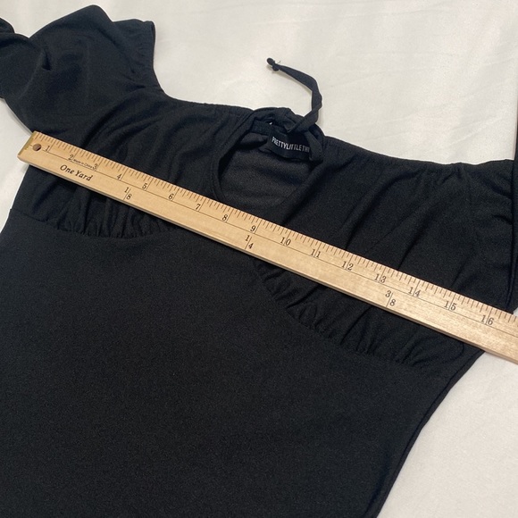 PrettyLittleThing Black On Or Off The Shoulders Fitted Peasant Top Size 8 - Picture 7 of 8